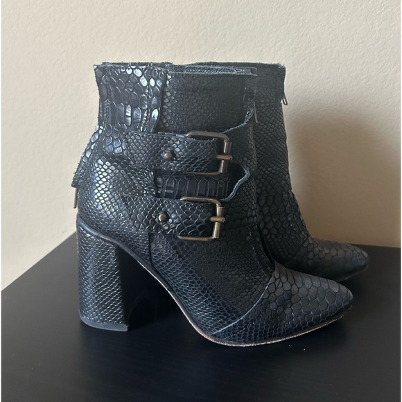 FREEBIRD STYLE “JOEY” - Black Snake SIZE 8 WMN - Picture 1 of 7